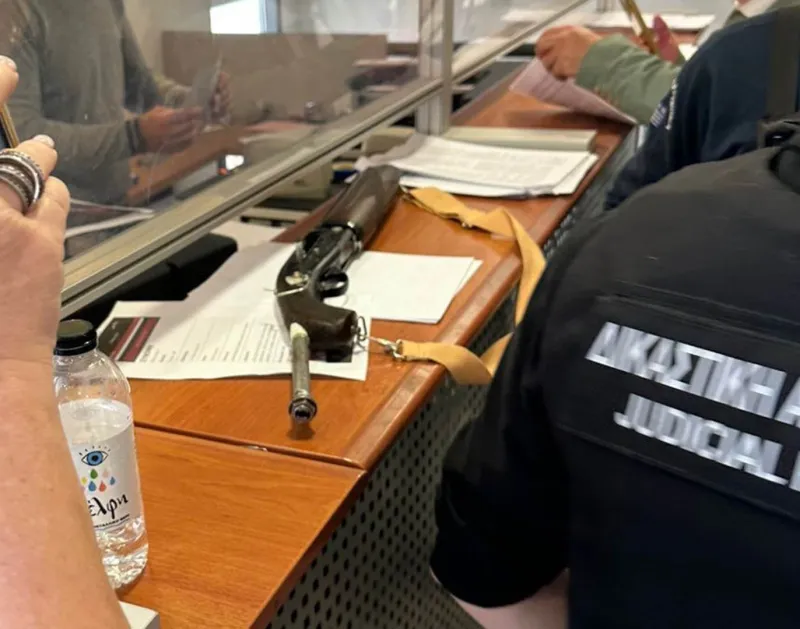 Ataque a tiro fere 4 Funcionárias de um Tribunal