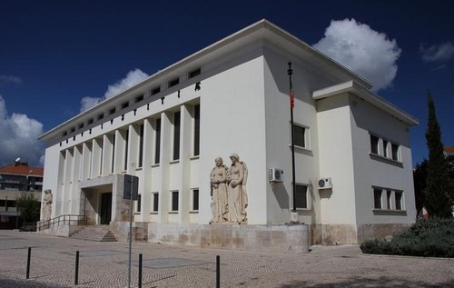 Arguido em Fúria Destrói Sala