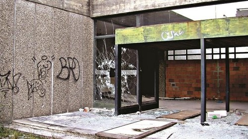 TJ-Feira-Encerrado+Vandalizado.jpg