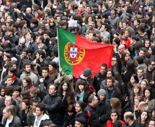 Manif-MultidaoComBandeiraPt.jpg Manif-MultidaoComBandeiraPt.jpg
