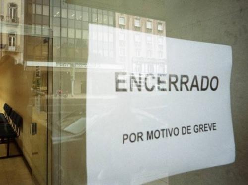 Greve-EncerradoPorMotivoDe.jpg Greve-EncerradoPorMotivoDe.jpg