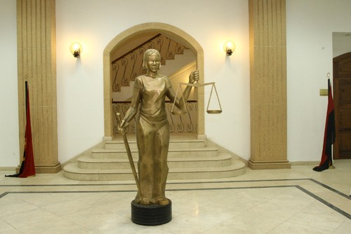 Angola-InteriorTribunalLuanda.jpg Angola-InteriorTribunalLuanda.jpg