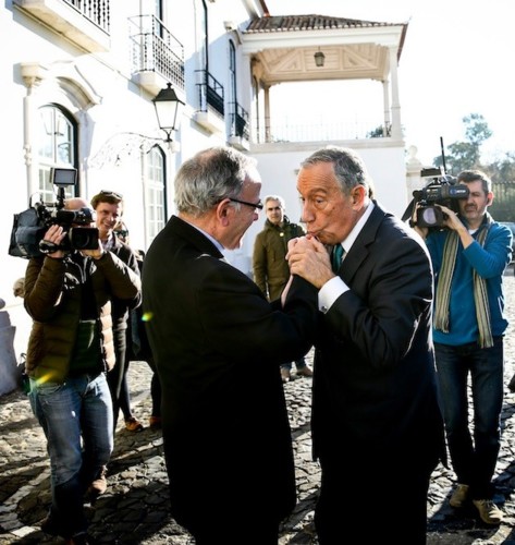 PR-MarceloBeijaCardealPatriarcaLisboaManuelClement