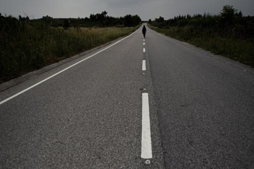 Estrada-CaminhandoNoMeio.jpg Estrada-CaminhandoNoMeio.jpg
