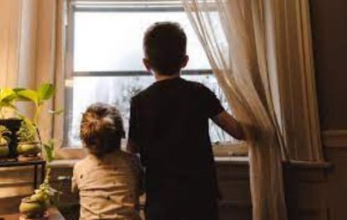 Oficiais de Justiça voltam a ficar em casa a tomar conta dos filhos