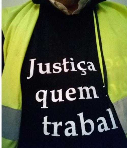 CamisolaPretaColeteAmarelo.jpg