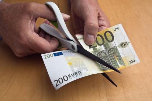 CortaNota200EurosTesoura.jpg CortaNota200EurosTesoura.jpg