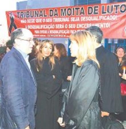 País Reduzido a Cinzas