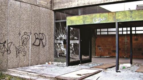 TJ-Feira-Encerrado+Vandalizado.jpg