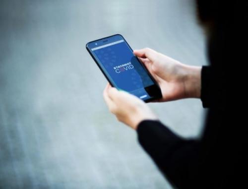 Já está disponível e já instalamos a “app” “StayAway Covid”