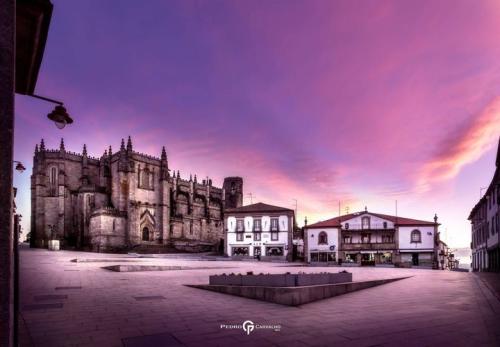 Pra&ccedil;a VELHA - Pedro Carvalho.jpg