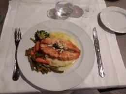 Salm&atilde;o com amendoas e pur&eacute;.jpg
