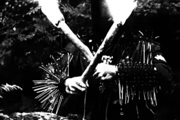 BONJOUR TRISTESSE - novo álbum anunciado e primeiro single lançado