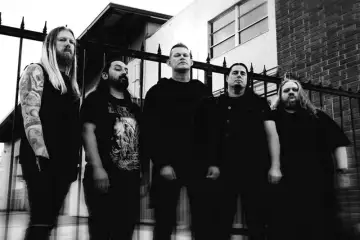 "Licking Love From a Knife" é o mais recente single para os CARNIFEX