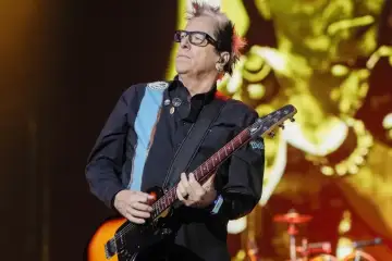 THE OFFSPRING, guitarrista fundador Noodles sai (provisoriamente) da banda por questões de saúde