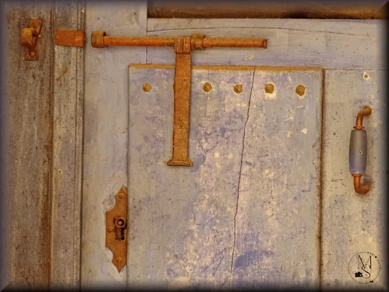 Fechado a Sete Chaves:  A Poética da Ausência em Tinhela   (Valpaços – Portugal)