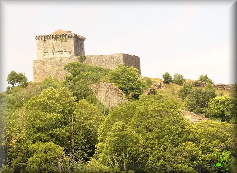 Castelo de Monforte de Rio Livre:  Ecos de Pedra entre o Passado, o Presente e a Incerteza