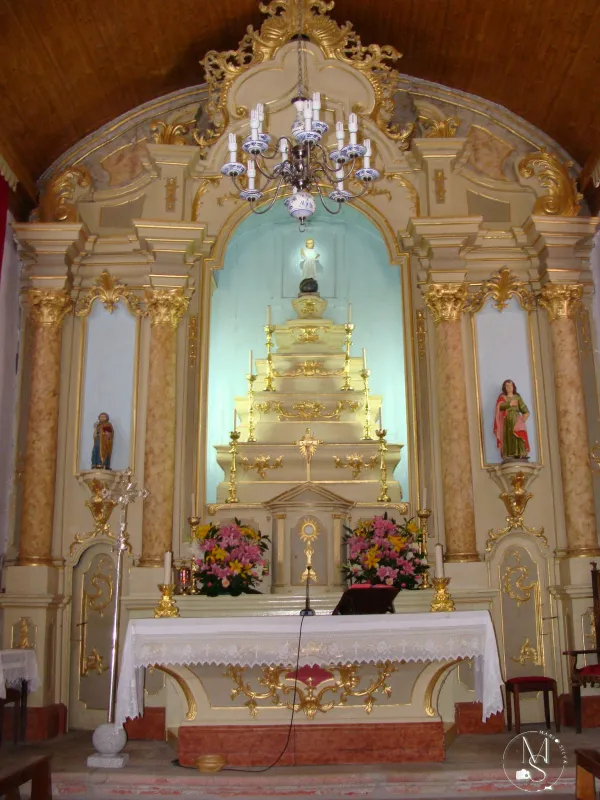 O Altar-Mor da Igreja Matriz de Águas Frias:  Entre o Esplendor Rococó e as Marcas do Tempo