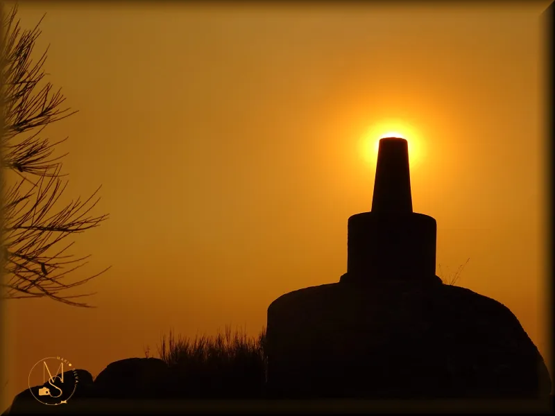 O Coroar da Montanha: O Eclipse Desenhado pela Terra