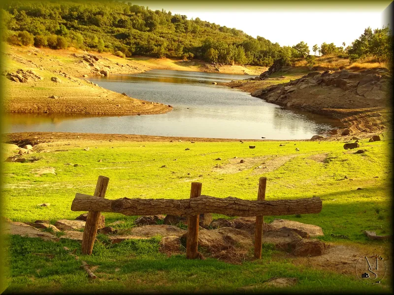 Sentinela do Tempo:  A Cerca Rústica da Albufeira das Nogueirinhas  (Chaves – Portugal)
