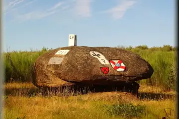 O Guardião de Granito: O Penedo Redondo e a Memória da Raia Transmontana