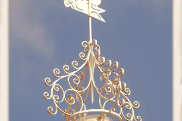 A Renda do Céu: A Claraboia Artística nos Telhados de Chaves