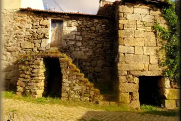 O Eco do Granito:  "Casa - Memórias dum Passado"  em Águas Frias