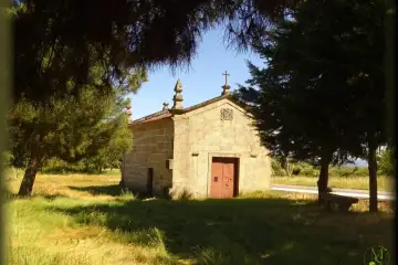 O Refúgio de Granito:  A Memória Silenciosa da Capela de Tairiz  (Capela de Pai Mogo ou Paimogo) - Castelões – Chaves – Portugal