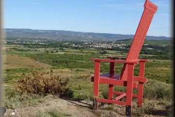 Cadeira de San Cibrao.  Cadeira vermelha  (Fronteira entre Portugal e Espanha)
