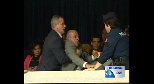 Devia acontecer isto ao Coelho do continente!!!