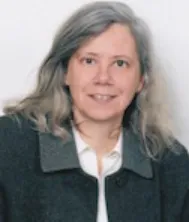 Sobre o AO90: «O que nos estão a impor não é, de facto, uma norma brasileira. É muito pior!», diz-nos a linguista M. Carmen de Frias e Gouveia