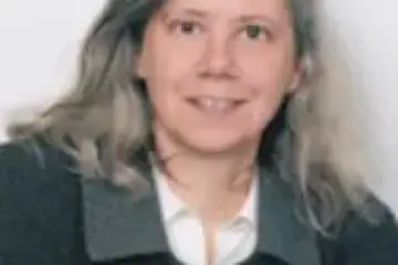 Sobre o AO90: «O que nos estão a impor não é, de facto, uma norma brasileira. É muito pior!», diz-nos a linguista M. Carmen de Frias e Gouveia