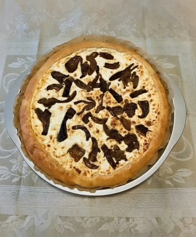 Dia Mundial da Pizza: Celebra com a incrível Pizza de 4 Queijos e Cogumelos Porcini! 🍕✨