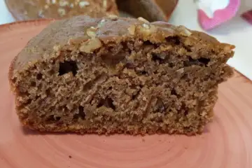 Bolo Húmido de Cerveja com Tâmaras e Nozes perfumado ao Café