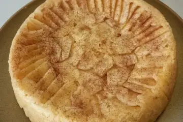 Bolo Invertido de Leite Condensado e Maçã: Fui "Traída" pelo Palito