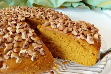 Bolo de Abóbora com Miso e Avelãs