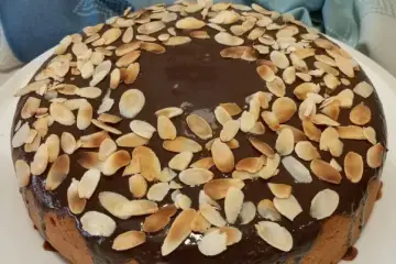 Bolo de Espelta com Ricota e Amêndoa