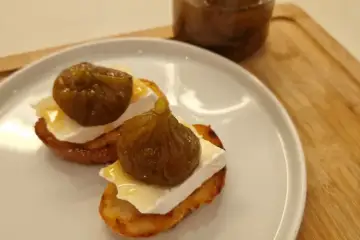 Bruschetta de Brie com Figo
