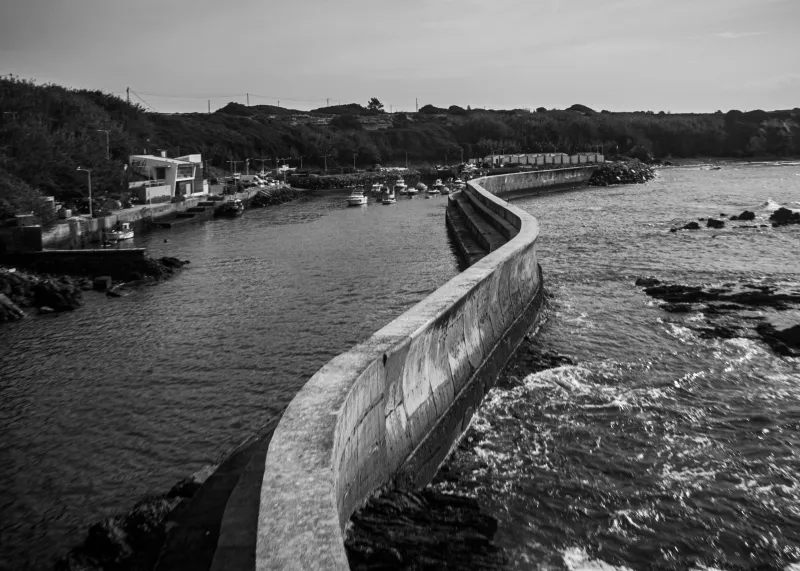 Entre abrigo e mar aberto