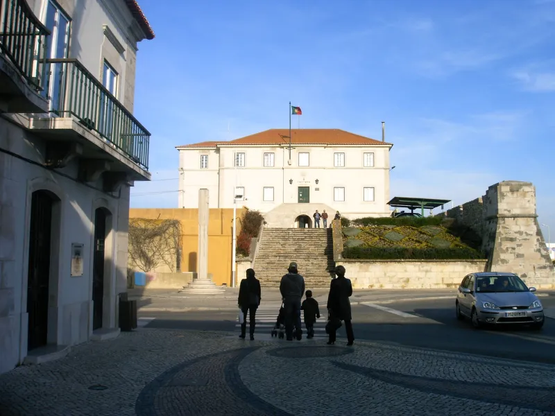 Peniche, entre a pedra da história e o mar