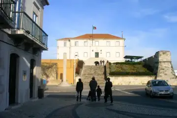 Peniche, entre a pedra da história e o mar