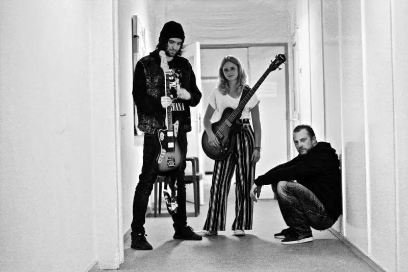 Inside Shadows lançam novo single “The One You Need”