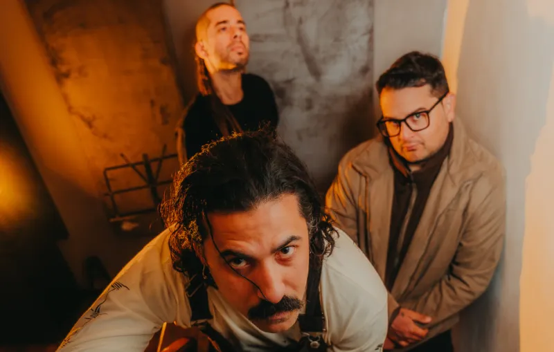 Piel releases 'Nos Mantenemos Firmes'