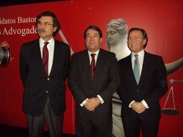 Reeleito