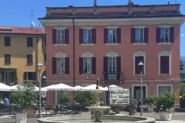 Fontana di Piazza Garibaldi (Fonte da Praça Garibaldi), Menaggio, Lago de Como, Itália