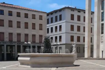 Fonte da Praça da Liberdade (Fontana di Piazza della Libertà), Bérgamo, Itália