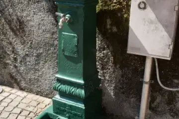 Fonte pública (fontanella) de Cernobbio, Lago de Como, Itália