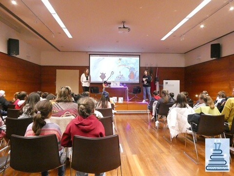 13a_Apresenta&ccedil;&atilde;o_do_Livro_Cl&aacute;udia_Pinto (1).JPG