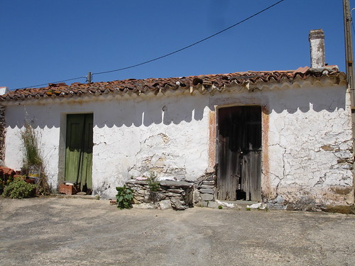 A casa onde não mora ninguém