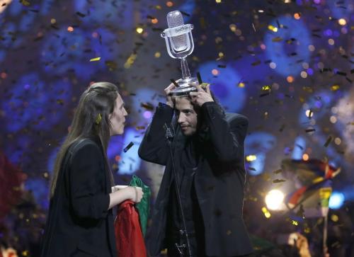 jpg_Salvador_premio_fato_1.jpg jpg_Salvador_premio_fato_1.jpg